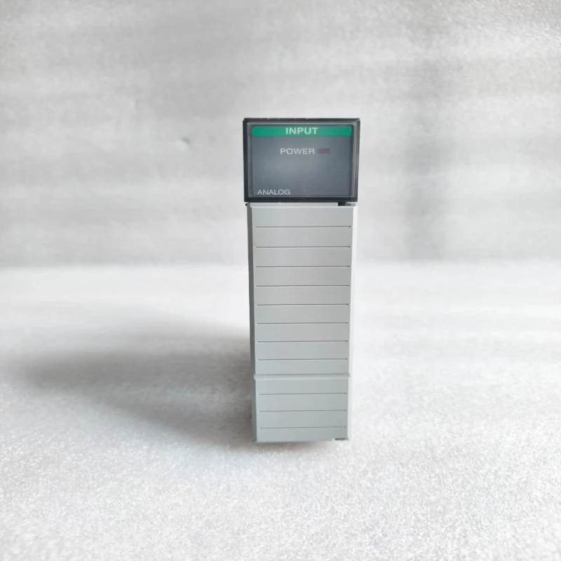 Allen-Bradley 1746-OB16 SLC 500 16-Point 24V DC Source Output Module thumbnail 7077